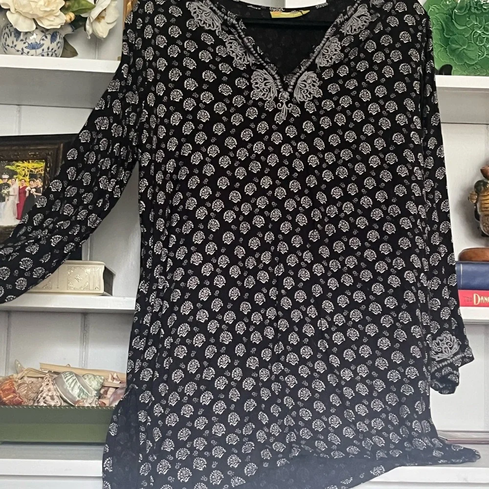 Rock Flower Paper Black/gray long sleeve tunic - Picture 2 of 10